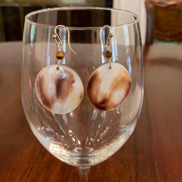 Brown White Shell Disc Statement Natural Beachy Neutral Coastal Drop Earrings - Picture 1 of 4